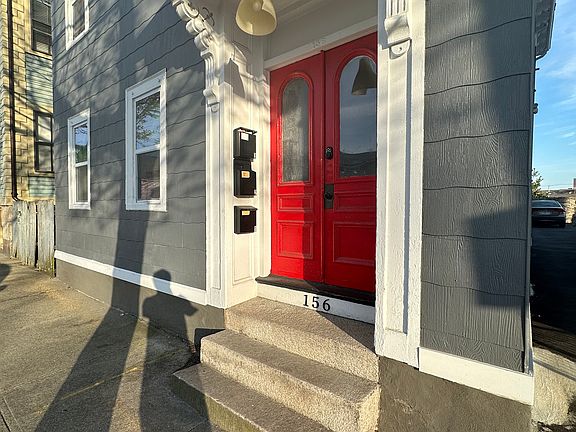 2nd image of 156 Carpenter St Floor 1
