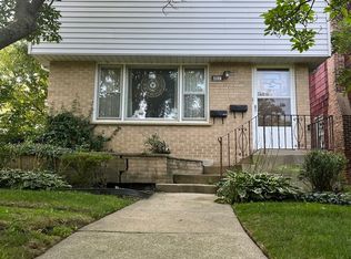 2490 Green Bay Rd, Highland Park, IL 60035