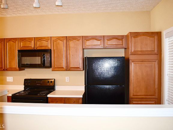 3rd image of 949 Pike Forest Dr