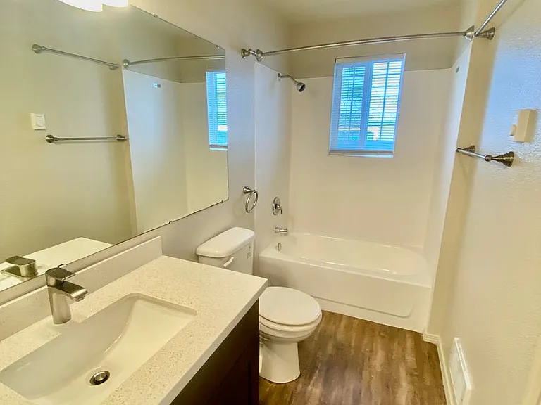 4532 S Henderson St — Photo 7