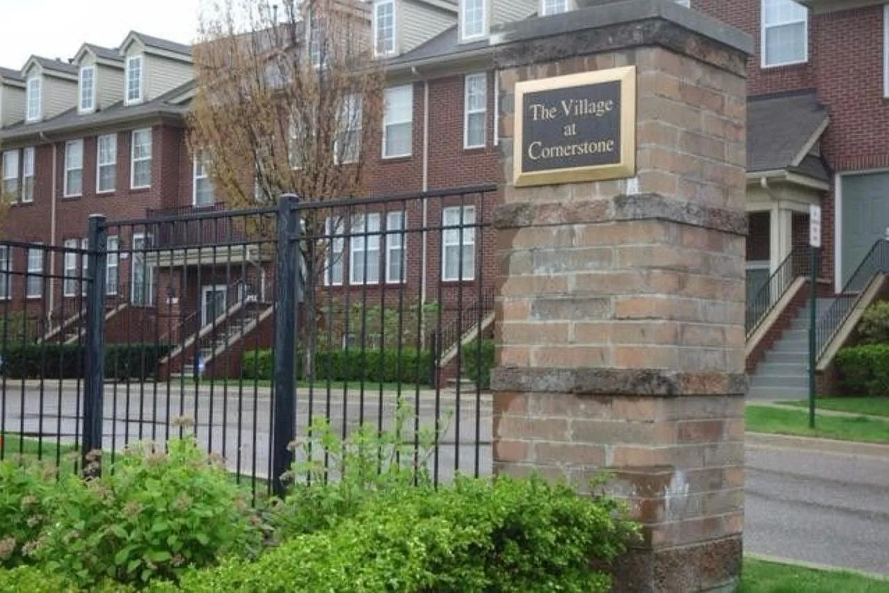 3 bed, 1046 sqft, $1,875 — Photo 1