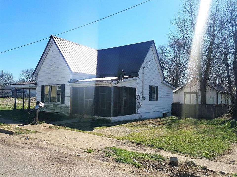 2nd image of 302 E Front St