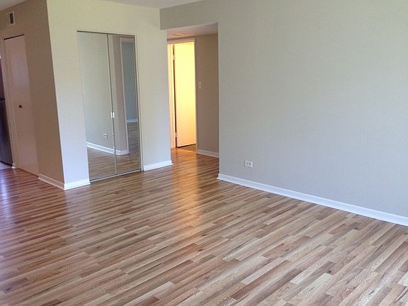 5th image of 9364 Bay Colony Dr APT 2s