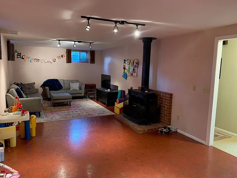 1501 Chatam Dr — Photo 13