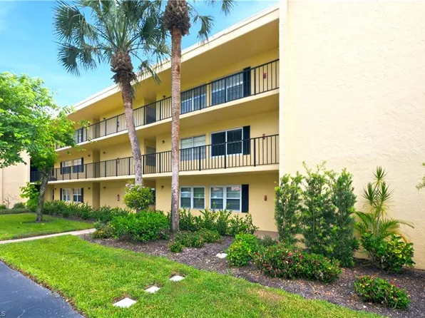 1083 Forest Lakes Dr APT 209, Naples, FL 34105