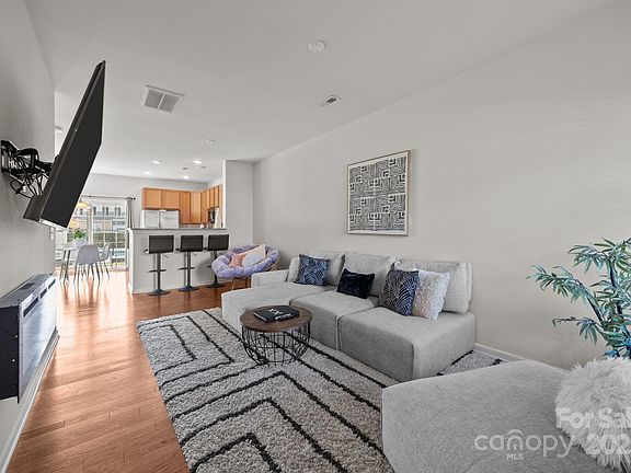 3rd image of 15217 Wrights Crossing Dr