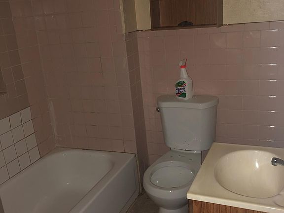 5th image of 425 N Saint Clair St APT 1