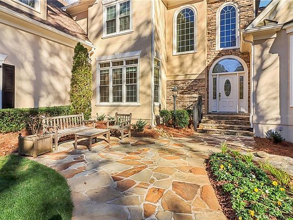 3rd image of 1020 Ven Villa Rd