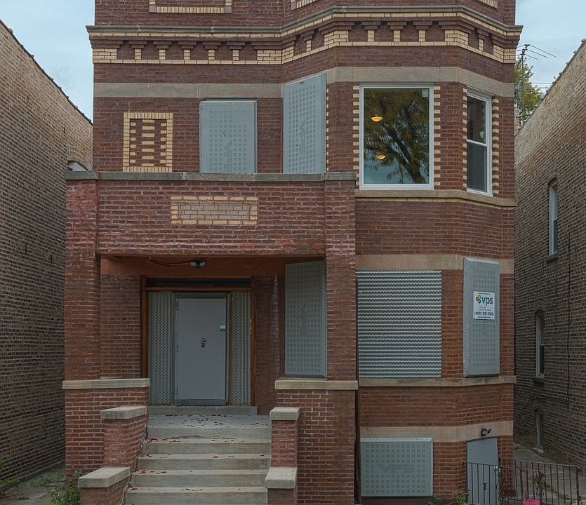 1st image of 915 N Leclaire Ave