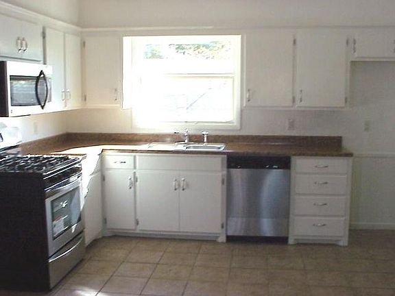 4th image of 3149 Ivy Ln