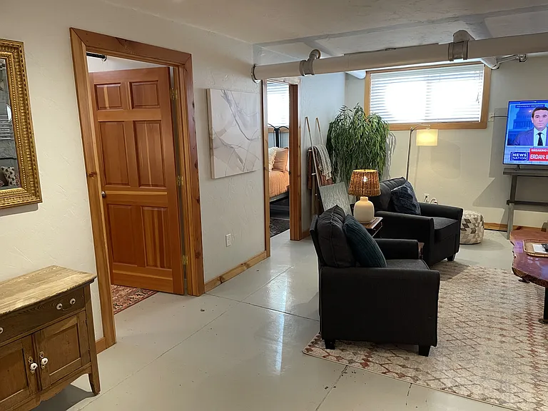 418 W Callender St #4 — Photo 22