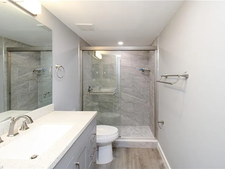 600 Valley Stream Dr #F9 — Photo 42