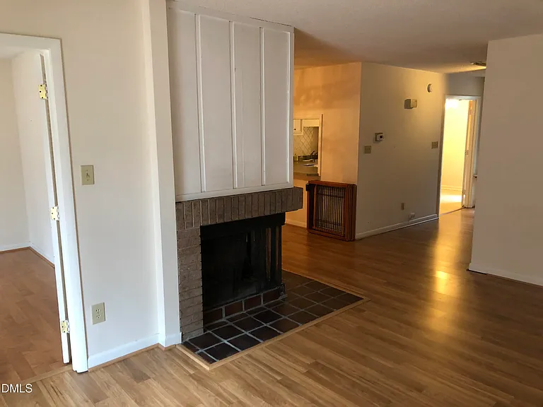 4100 Five Oaks Dr #28 — Photo 5