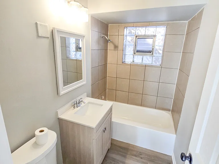 7719 S Roberts Rd #1E — Photo 2