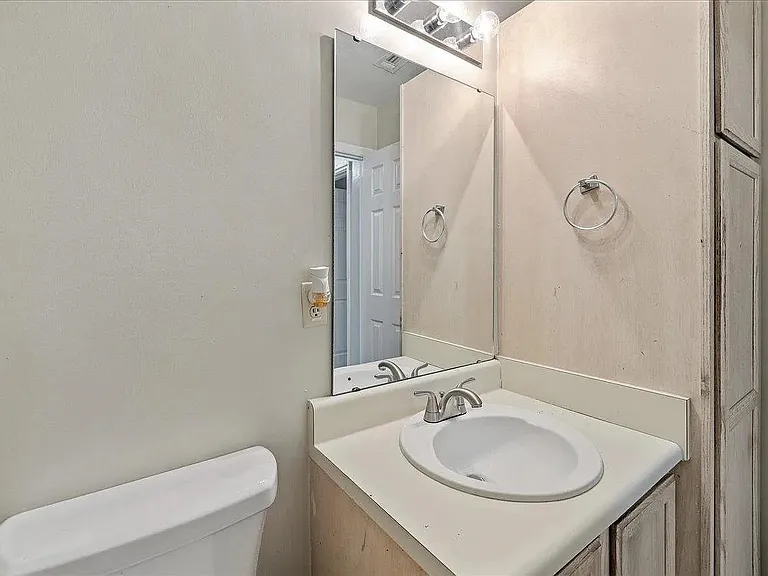 1346 Hancock St #B — Photo 16