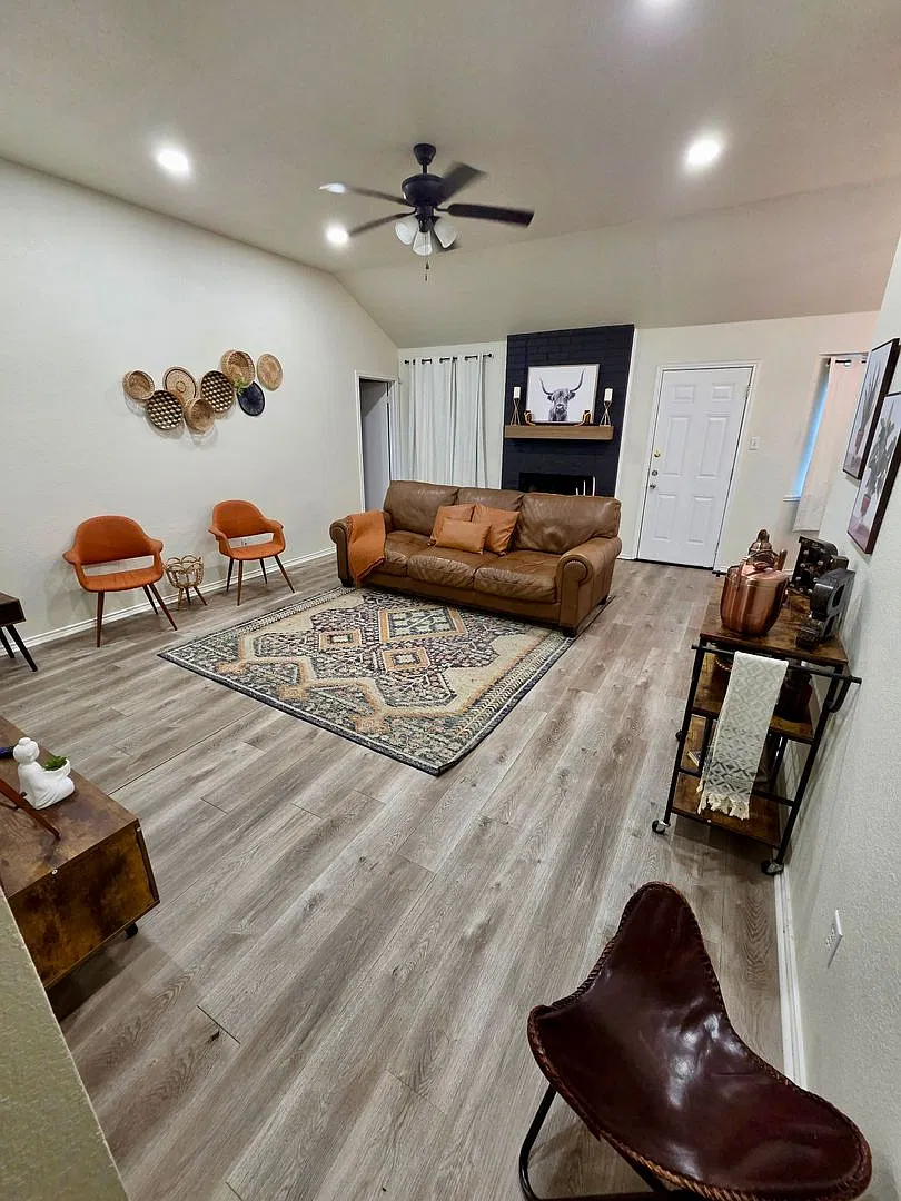 Fully Furnished & Move-In Ready — Photo 2