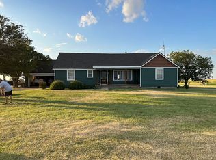 21113 E 1400th Rd, Lone Wolf, OK 73655