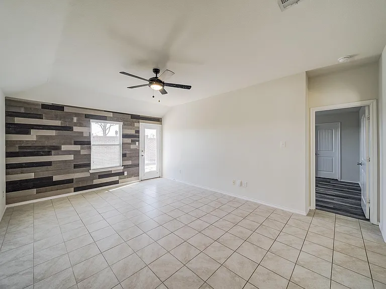 1110 Mercury Dr — Photo 15