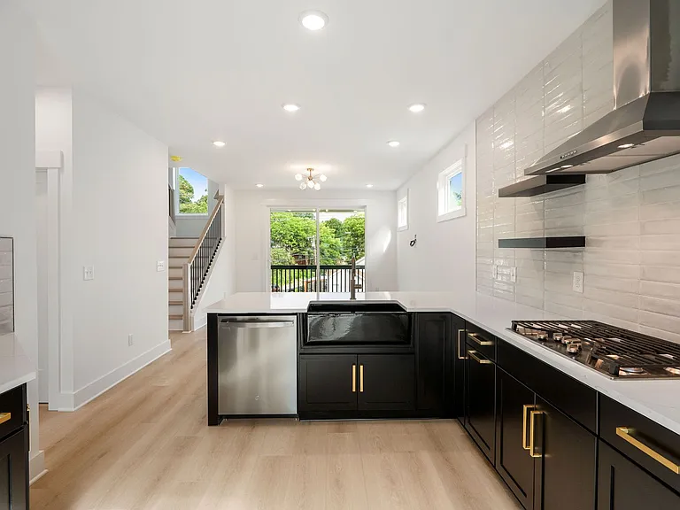801 Massey Ave — Photo 6