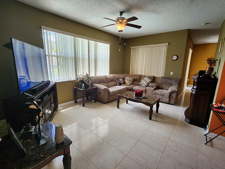 2503 Buttercup Ct — Photo 5