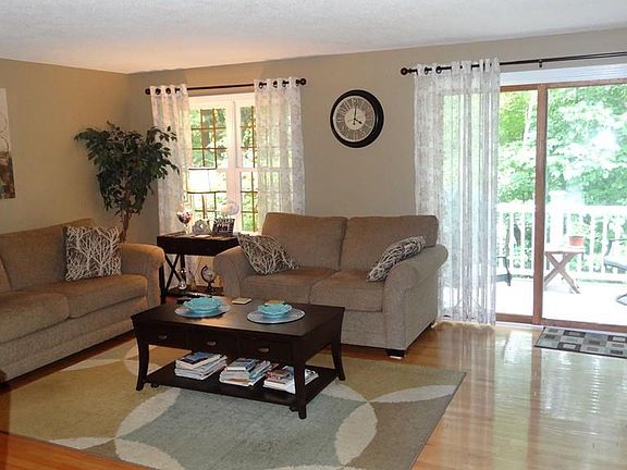 2nd image of 10 Laurelwood Dr