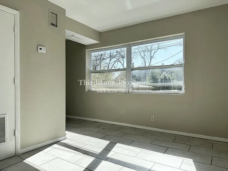 1437 W 26th St #4 — Photo 17