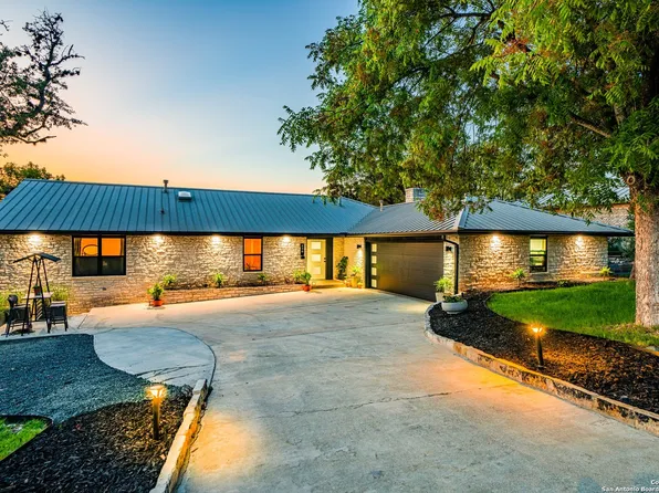 436 West Crest Dr, Kerrville, TX 78028
