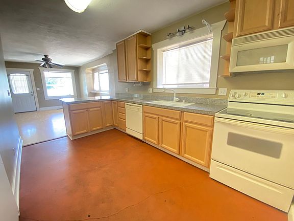 3rd image of 829 E Markea Ave
