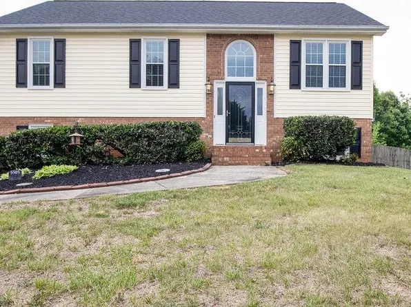 5505 Cornerstaff Dr, Greensboro, NC 27407