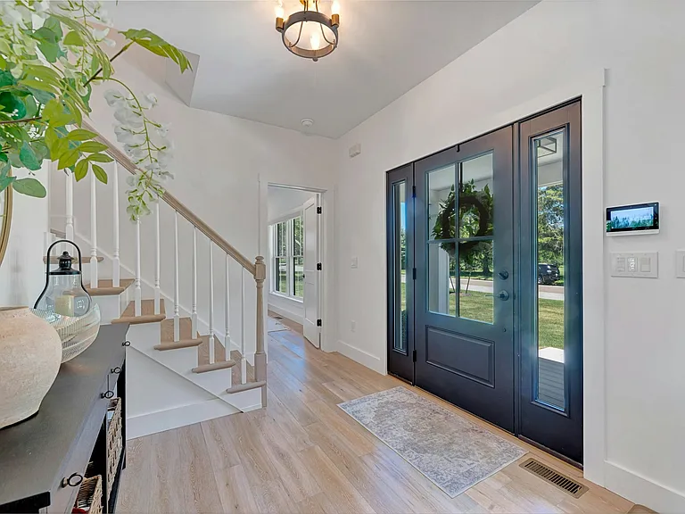 1095 Ryder Farm Ln — Photo 2