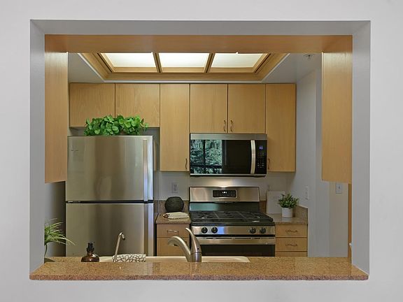 5th image of 600 Deer Valley Road #2H