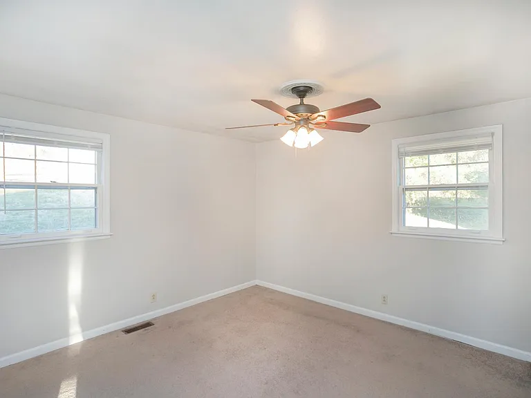 610 Ashley Ct — Photo 28