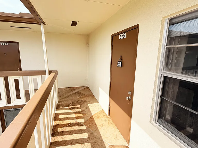 375 Mansfield #I — Photo 12
