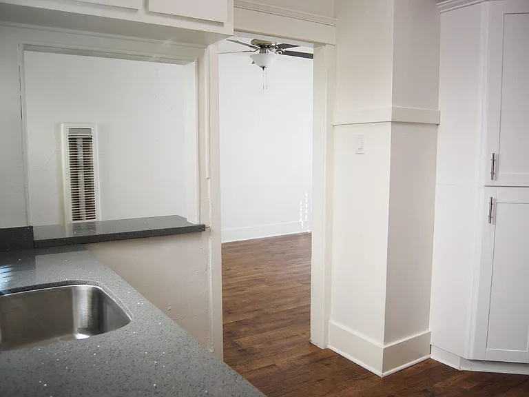 3817 E Livingston Dr — Photo 24