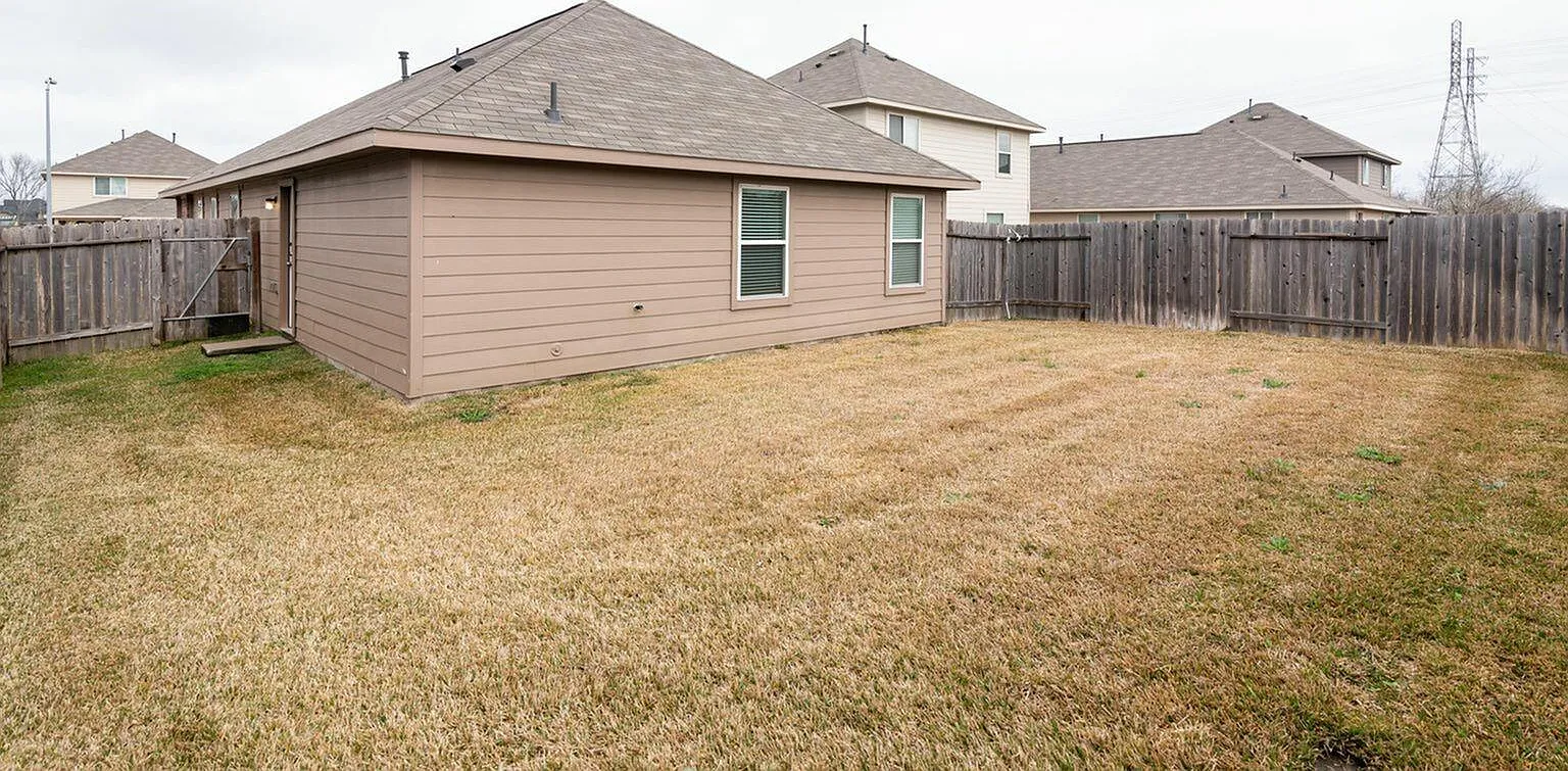 3 bed, 2.0 bath, 1407 sqft, $1,800 — Photo 2