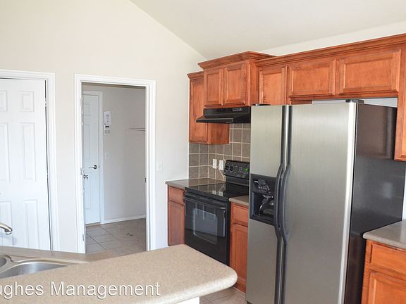 4th image of 2404 Arbor Dr