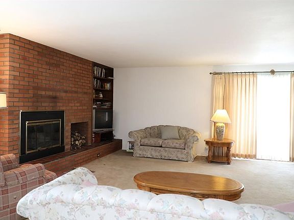 4th image of 2106 Patricia Ln