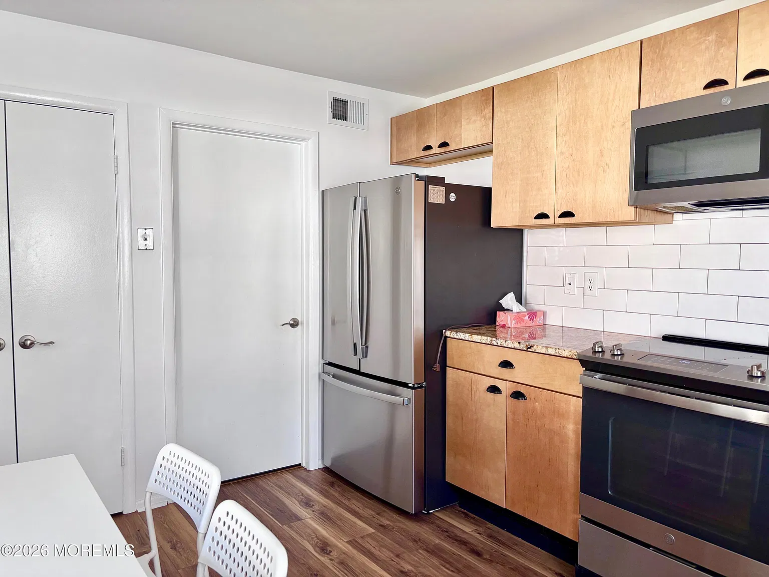 2 bed, 1243 sqft, $2,200 — Photo 2