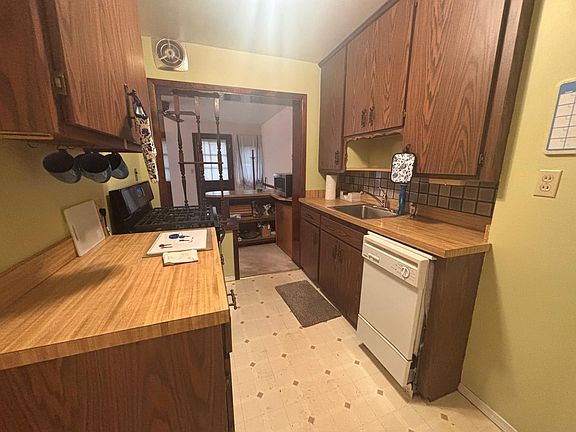 5th image of 295 E 250th St