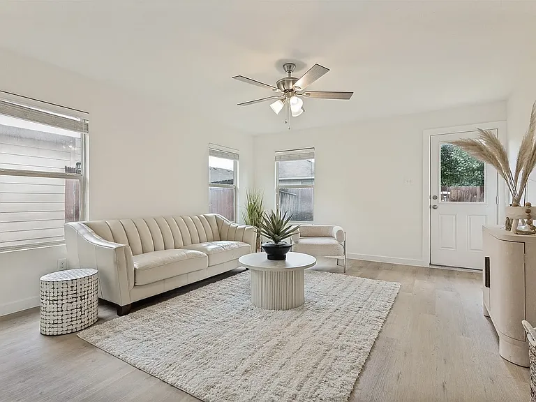 8828 Valley River Dr — Photo 4