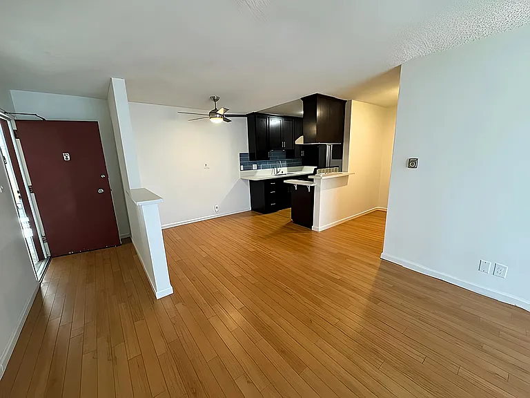 1630 Granville Ave #103 — Photo 6