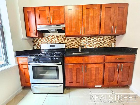 3rd image of 28 Macdougal St APT 2F
