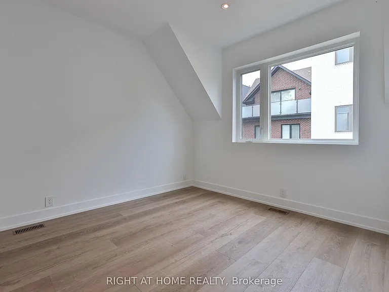 266 Indian Grv #LANEWAY HOUSE — Photo 13