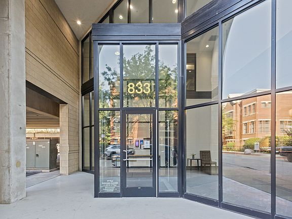 2nd image of 833 W 15th Pl Unit 303
