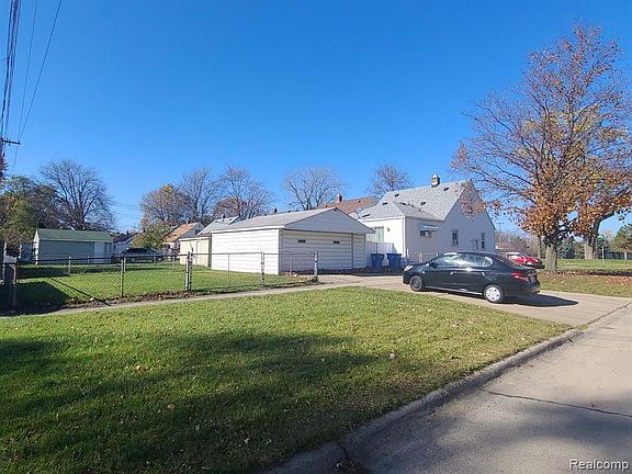 4th image of 25001 Dartmouth St