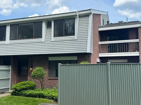 214 Greenbrook Dr Unit 214, Stoughton, MA 02072