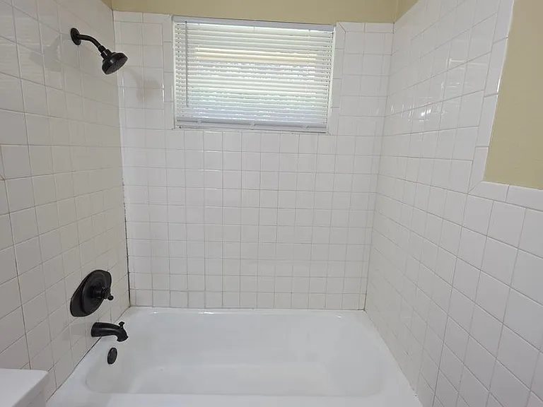 308 E Gum St — Photo 11