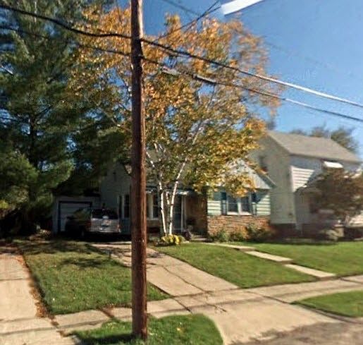 2nd image of 1226 Emerald Ave NE
