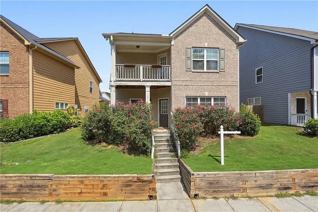 1811 Laurel Green Way photo 1