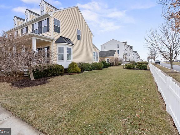 3rd image of 804 Cotrel Ln